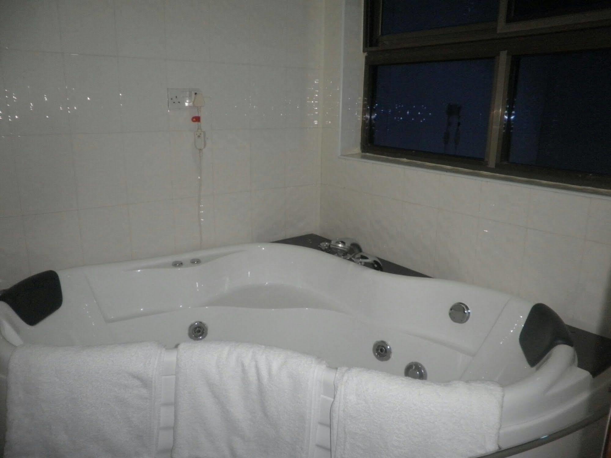 Marrets International Hotel - "Express" Cape Coast Eksteriør bilde